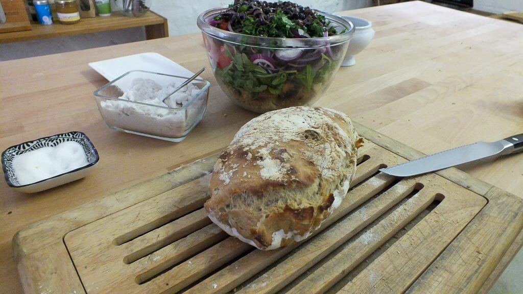 Kochworkshop 2019 bei Vita Verde Zubereitung Brot zum Salat Vita Verde Zubereitung Brot zum Salat