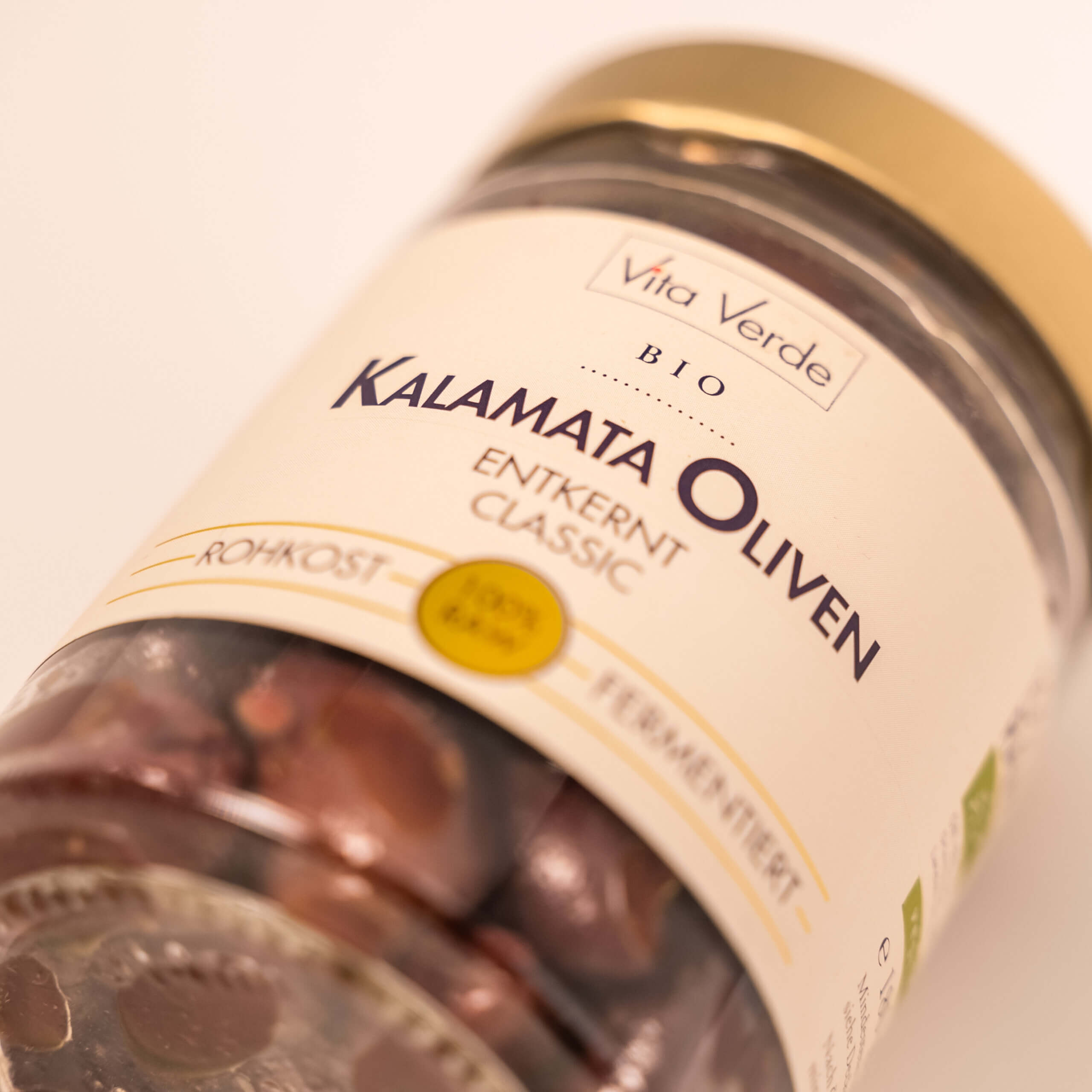 Vita-Verde-griechische-Bio-Kalamata-Oliven-im-Glas-ohne-Kern-180-g.2-scaled